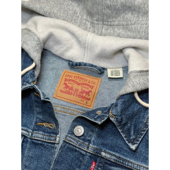 Levis Trucker Jacket Womens Small Blue Jean Denim Hybrid Hoodie Button Up EUC - Picture 2 of 5